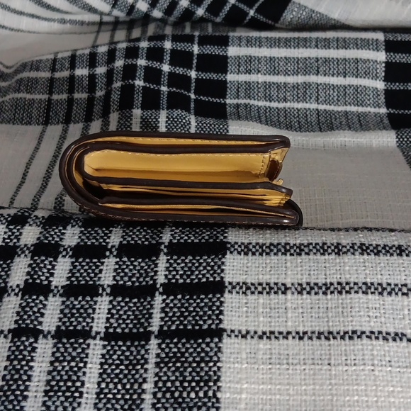 Coach - Picture 5 of 7